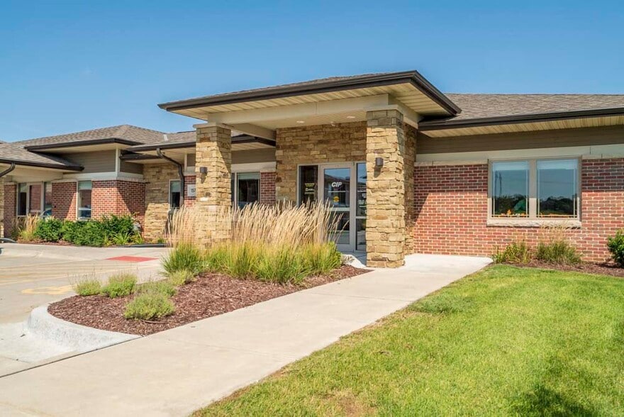 Villas of Omaha at Butler Ridge 15702 Fowler Plz Omaha NE 68116