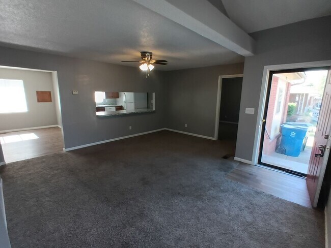 Building Photo - Clean Home