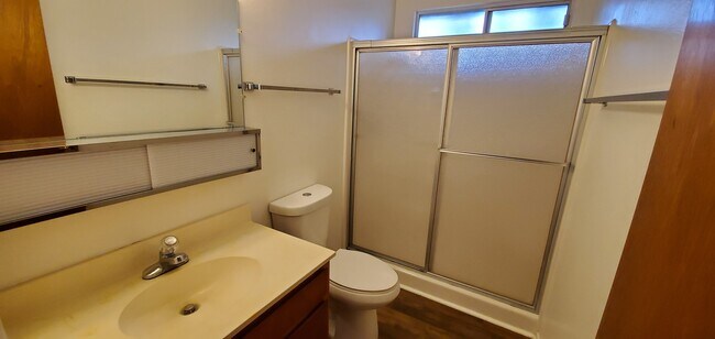 Building Photo - 770 Eastwood Dr