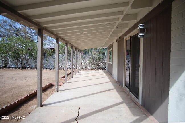 Building Photo - 919 N Catalina Ave