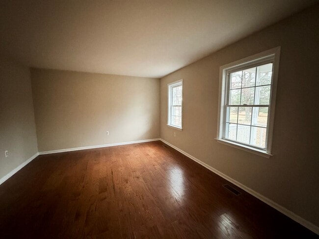 Building Photo - Beautiful Home in Campbell County