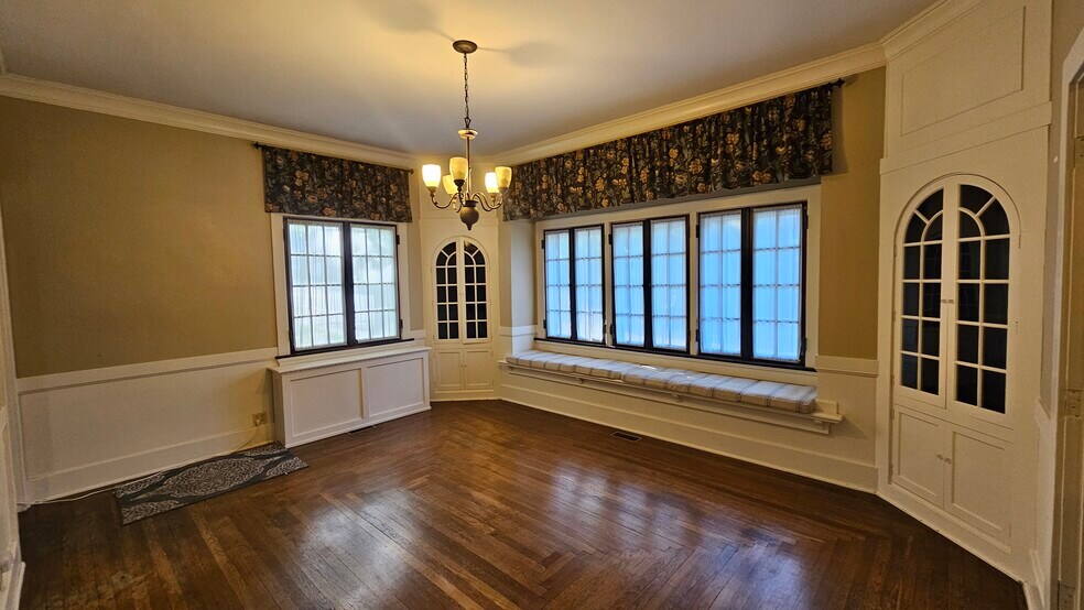 Dining Room - 10 Park Ave