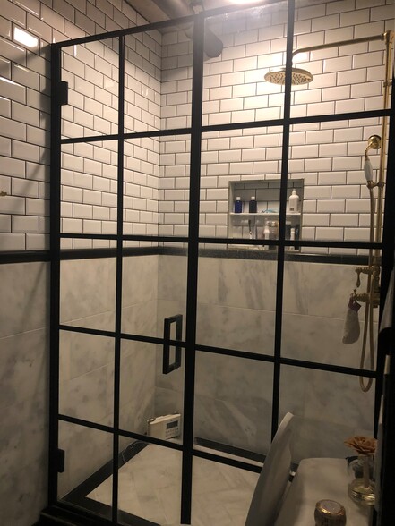 Master bath shower - 600 W 9th St