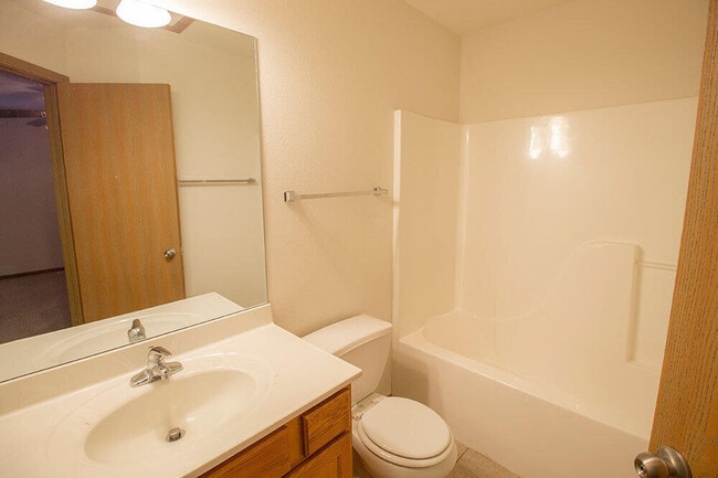 Building Photo - 5303 Silver Mill Dr