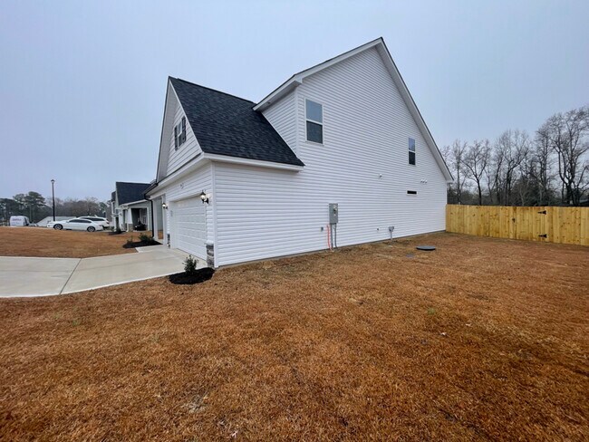 Building Photo - 704 Southerland Peak Dr