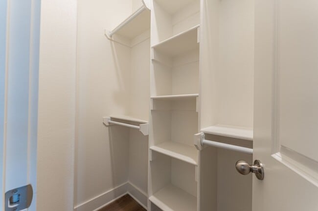 Building Photo - New 3 BR/3.5 BA home in Willow Bend