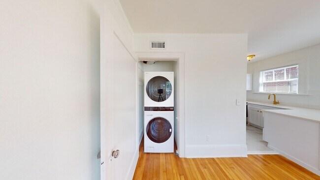 Building Photo - 2335 Riverside Ave! - 2ND FLOOR UNIT