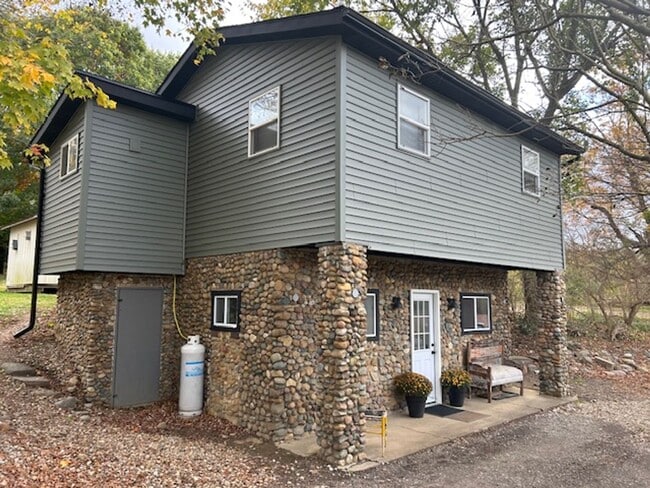 Primary Photo - 2 bedroom 1 bath single family home