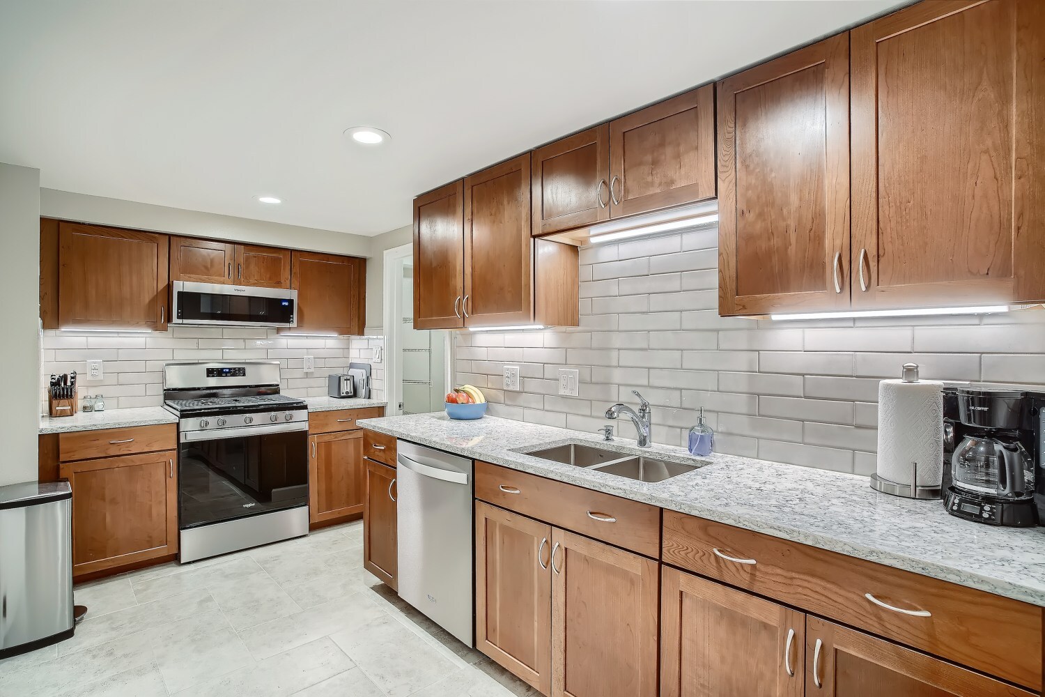 Building Photo - 3061 Oak St