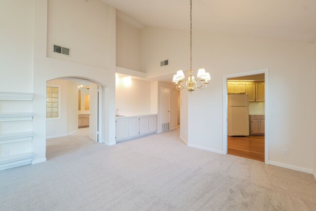 Building Photo - PURE Property Management Presents: Elegant 2 Bedroom Condo in Fountaingrove!