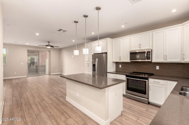 Building Photo - 820 N 8th Ave