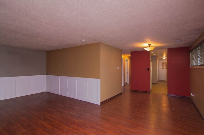 Building Photo - South Hill cute 2 Bed 1 Bath rancher with ...