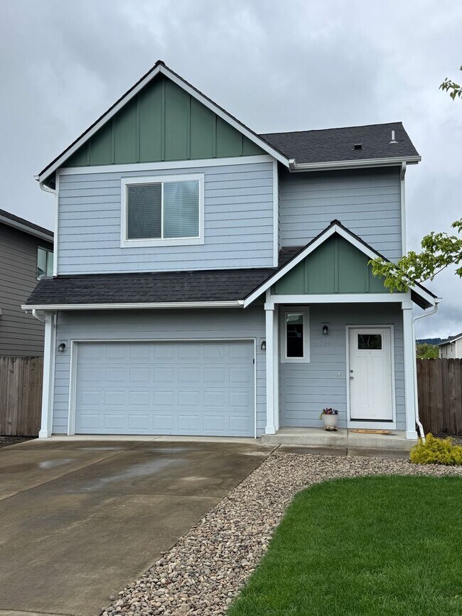 Building Photo - Stunning 3-Bedroom Home with Modern Comforts in a Quiet Neighborhood