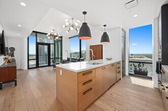 Building Photo - 70 Rainey St