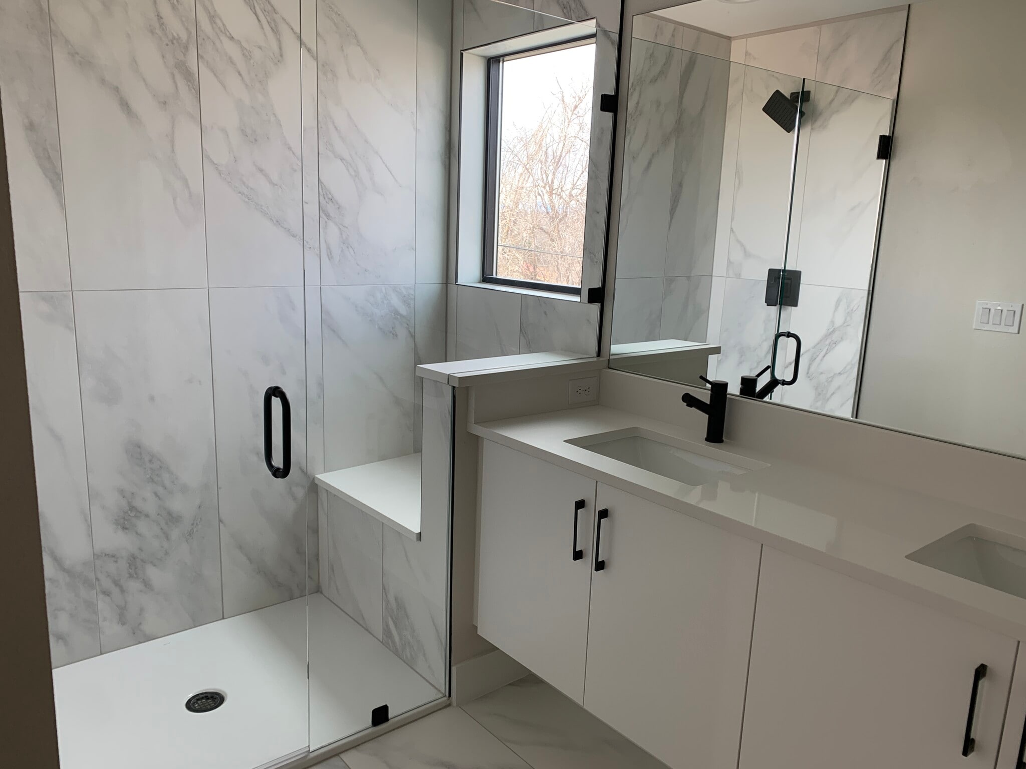 Building Photo - 5599 S Curtice St