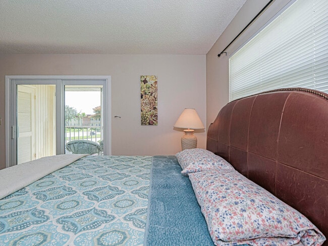 Building Photo - 74 Royal Oak Ct