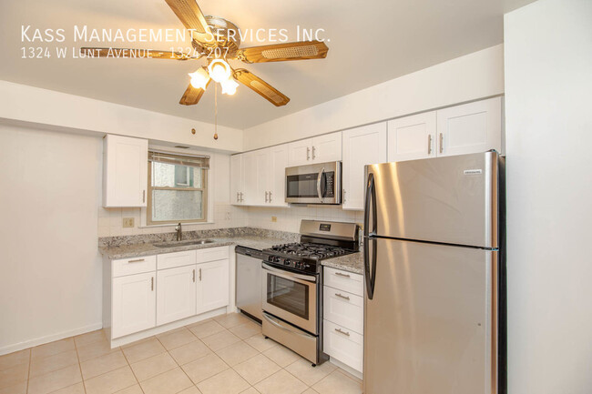 Primary Photo - 1324 W Lunt Ave