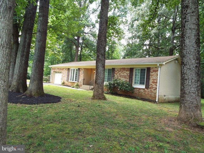 Building Photo - 121 Greenfield Rd