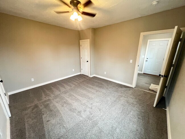 Building Photo - 3 Bed 2 Bath Springfield, Missouri