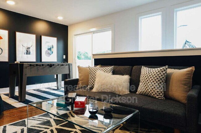 Building Photo - 11 N Hill St