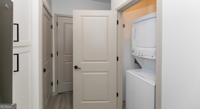 Building Photo - 2250 Oak Rd SW