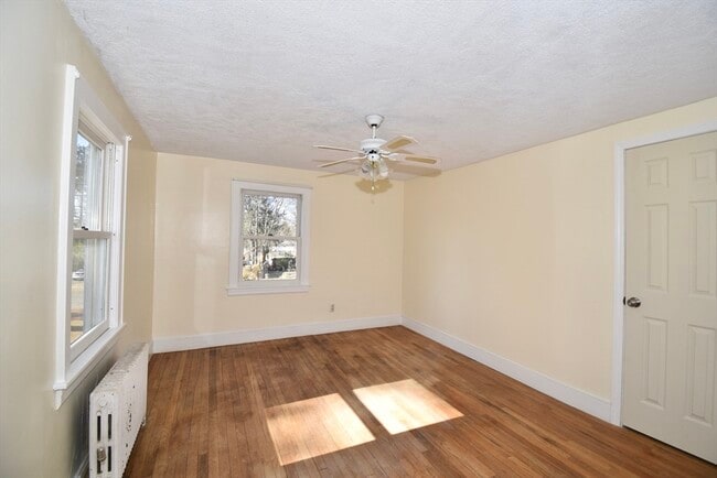 Building Photo - 582 Springfield St
