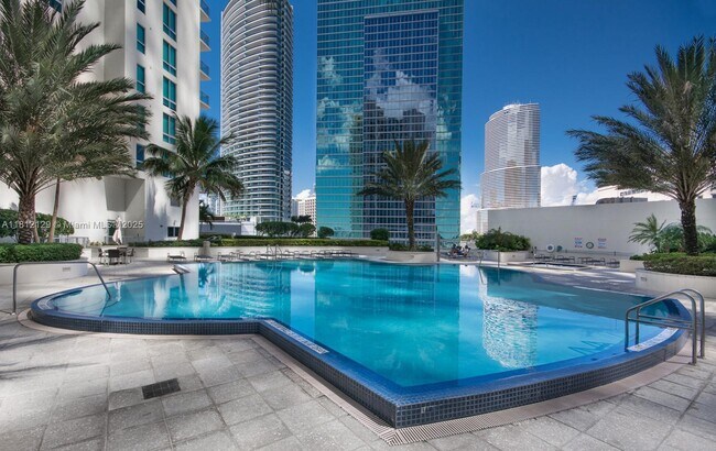 Building Photo - 300 S Biscayne Blvd
