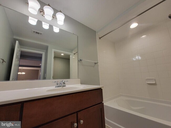 Building Photo - 4151 S Four Mile Run Dr