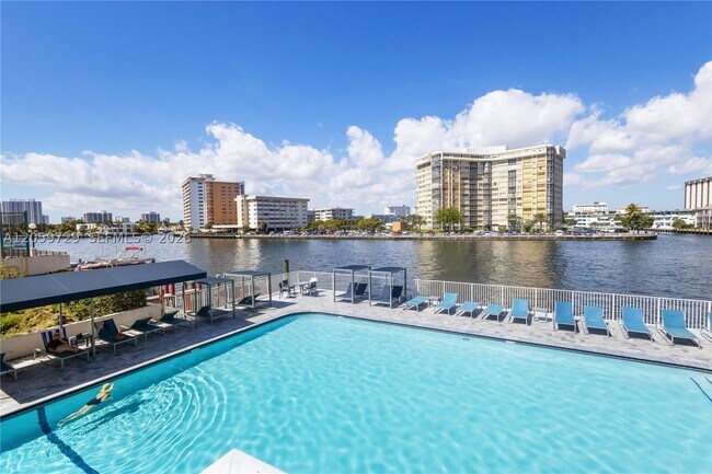 Building Photo - 1849 S Ocean Dr