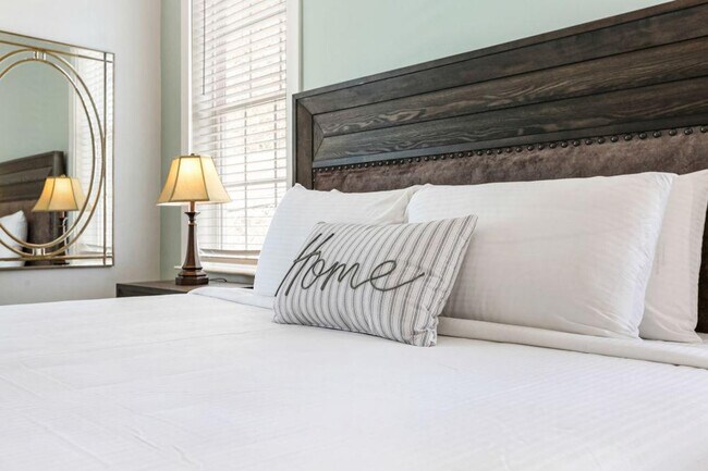 Building Photo - 1216 Carondelet St