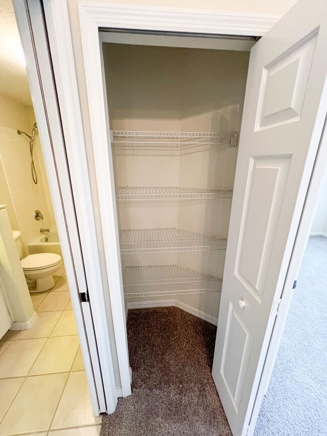 Building Photo - Lovely 2 Bedroom 2 Bathroom home in 55+ Ro...