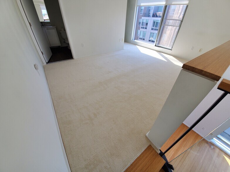 Building Photo - 1 Earhart St