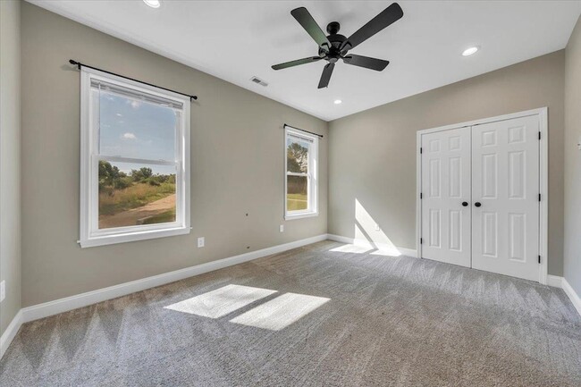 Building Photo - 3202 Mathews Ln