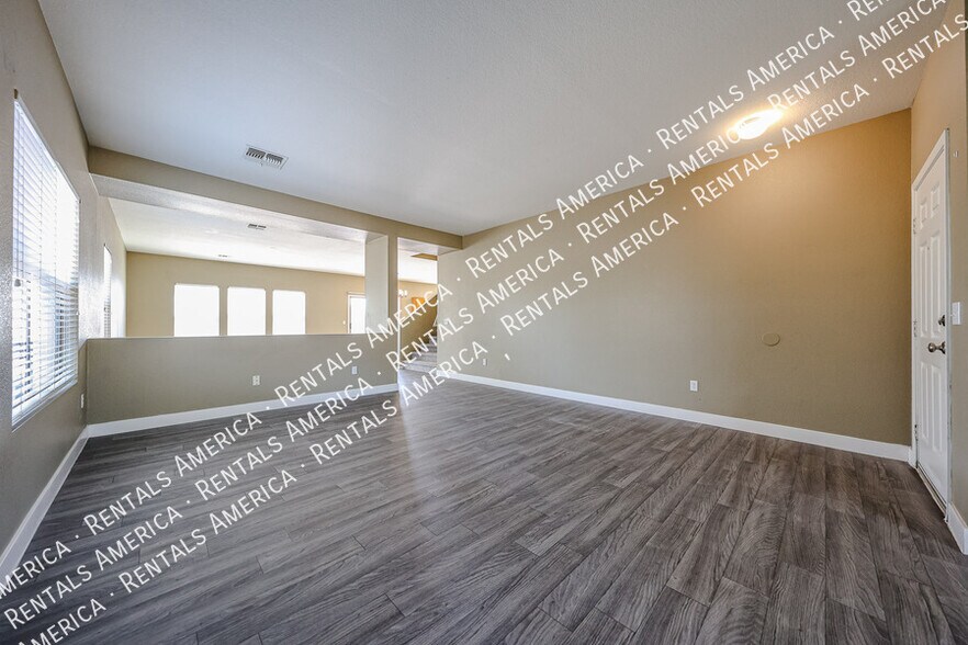 Building Photo - 1356 E Clifton Ave