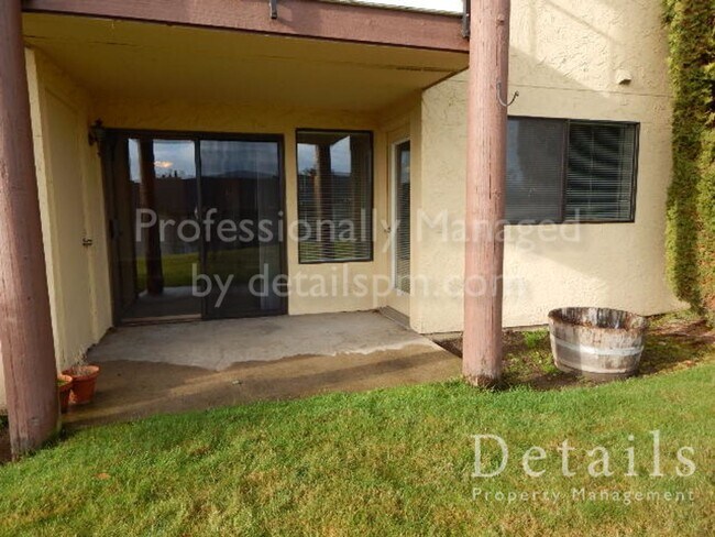 Building Photo - ** APPLICATION PENDING** 2BR Bremerton Condo, Incl W/S/G