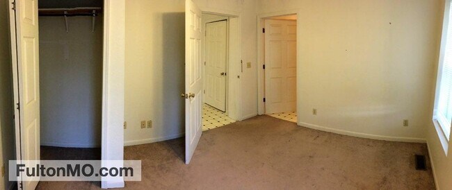 Building Photo - 301 West 5th Street Apartment A