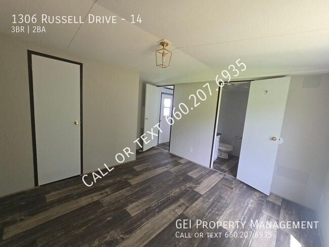 Building Photo - 1306 Russell Dr