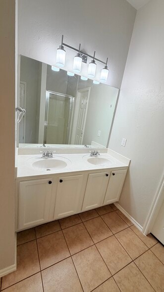 Building Photo - 2401 Chadsford Ln