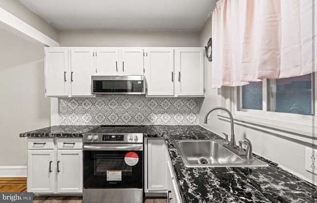 Building Photo - 6813 Ditman St