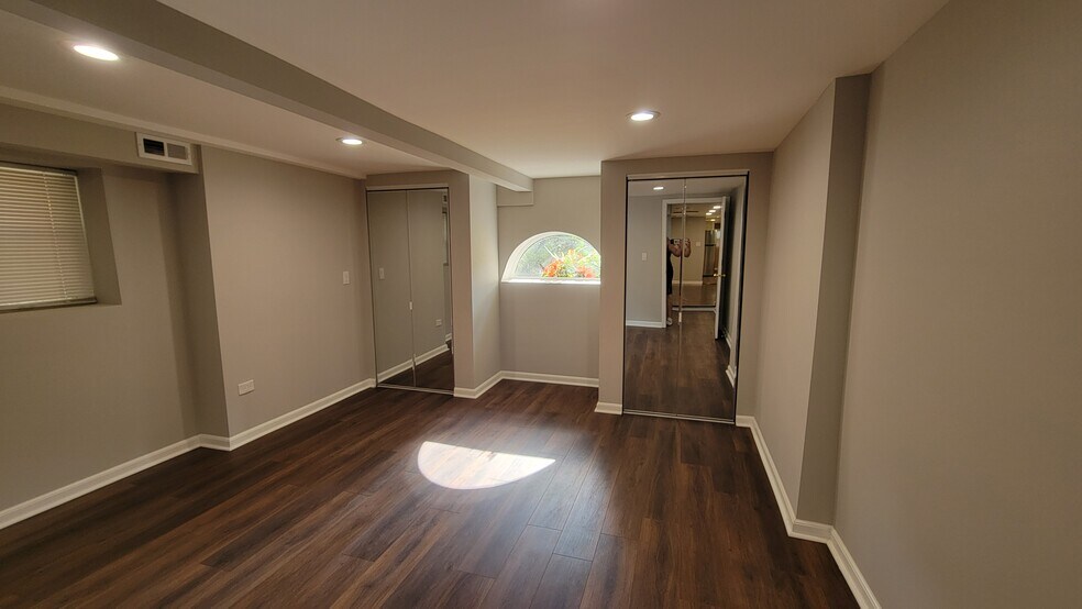 Building Photo - 5749 N Talman Ave