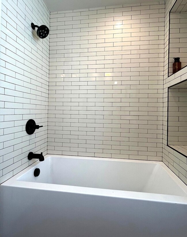 Building Photo - Modern Living in the heart of SLC