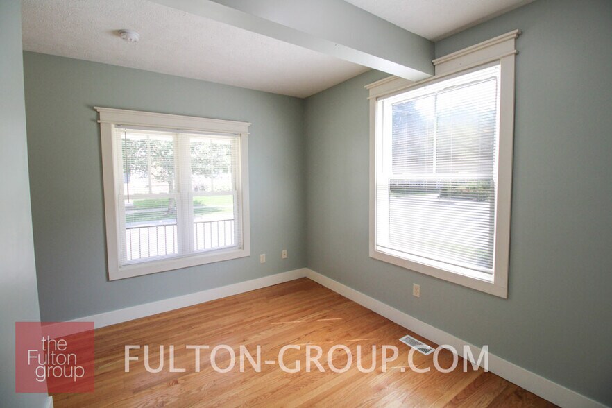 Building Photo - 849 Lake Dr SE