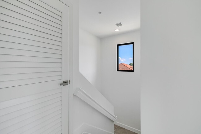 Building Photo - 456 NW 41st St