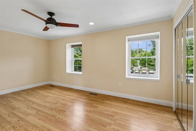 Building Photo - Lovely 2 BR Townhome off Wootton Parkway. Available NOW!