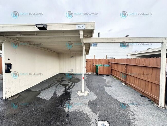 Building Photo - Charming 2-Bedroom, 1.5-Bathroom Condo in Reno!