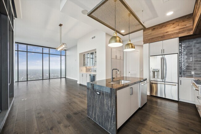 Building Photo - 9757 Katy Fwy