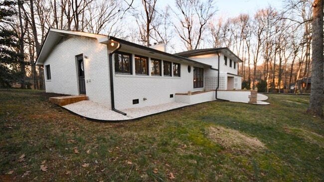 Building Photo - 5755 Doncaster Dr