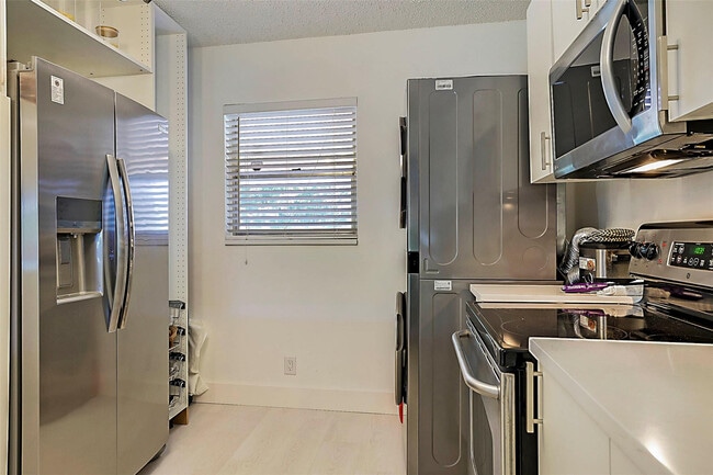 Building Photo - 2850 Forest Hills Blvd