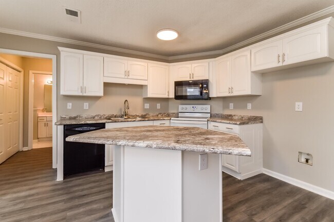 Building Photo - 4960 Grand Pines Dr