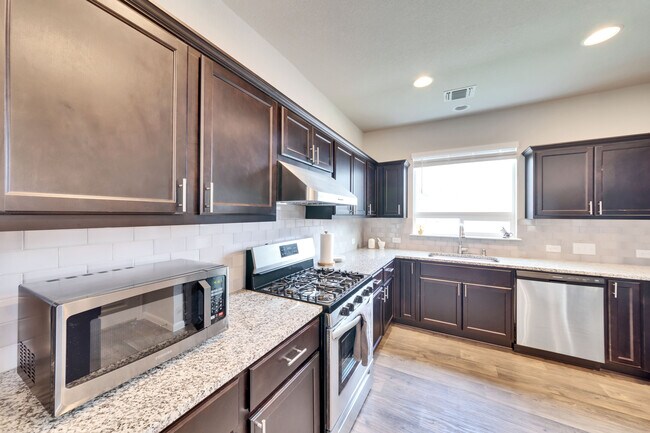 Building Photo - 3422 Couch Dr